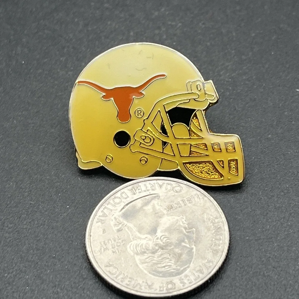 NCAA University Of Texas Longhorns Helmet Football Hat Lapel Pin‎